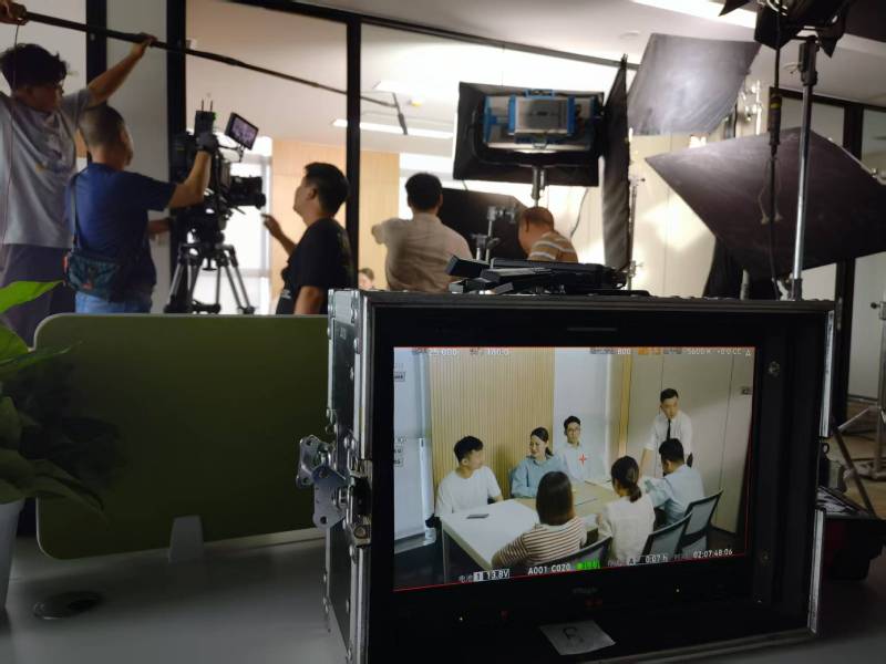 泰和县TVC拍摄公司：科技产品视觉化大师，诠释未来感与功能美学